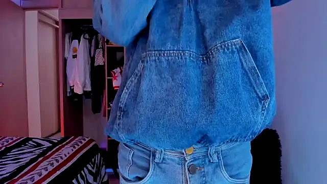 Snapshot of aldrinwhite chatting on 12-19-25, 03:41 aldrinwhite online show from 12-19-25, 03:41