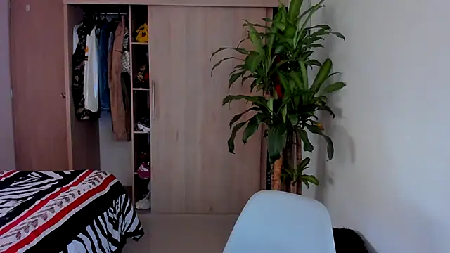 Snapshot of aldrinwhite chatting on 12-22-25, 06:16 aldrinwhite online show from 12-22-25, 06:16