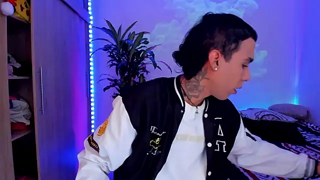 Snapshot of aldrinwhite chatting on 01-07-26, 03:47 aldrinwhite online show from 01-07-26, 03:47