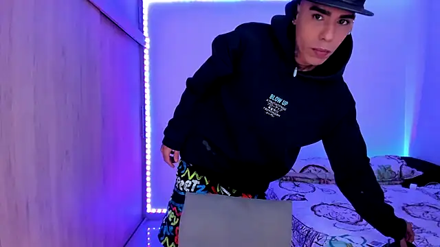 Snapshot of aldrinwhite chatting on 01-16-26, 06:01 aldrinwhite online show from 01-16-26, 06:01