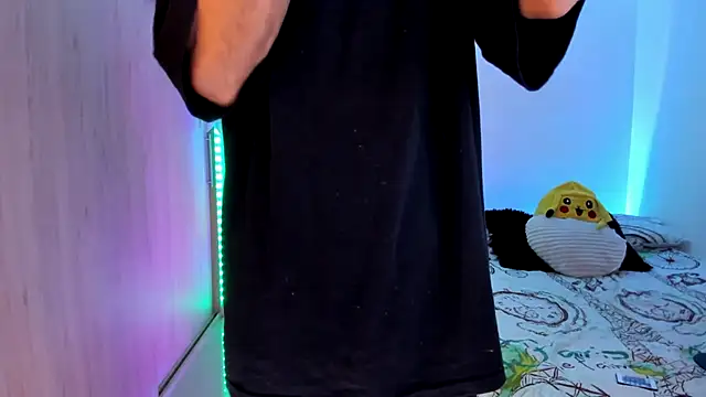 Snapshot of aldrinwhite chatting on 01-17-26, 04:33 aldrinwhite online show from 01-17-26, 04:33