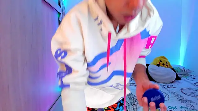 Snapshot of aldrinwhite chatting on 01-18-26, 04:11 aldrinwhite online show from 01-18-26, 04:11