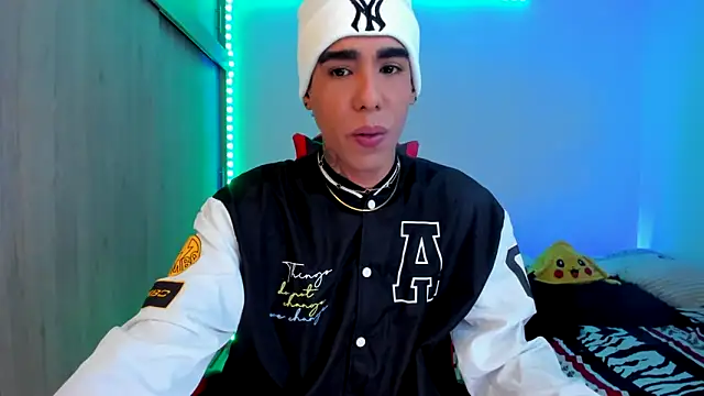 Snapshot of aldrinwhite chatting on 02-11-26, 05:18 aldrinwhite online show from 02-11-26, 05:18