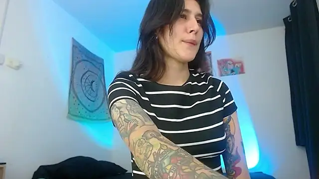 Snapshot of Julytattoo chatting on 03-02-25, 03:56 Julytattoo online show from 03-02-25, 03:56