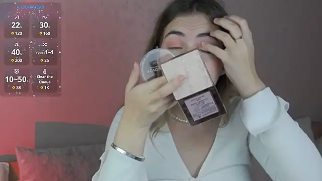 chloi hes online show from 12-04-24, 09:40