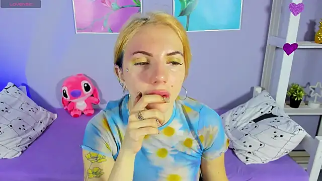 Snapshot of AnneTenet chatting on 12-04-24, 04:10 AnneTenet online show from 12-04-24, 04:10