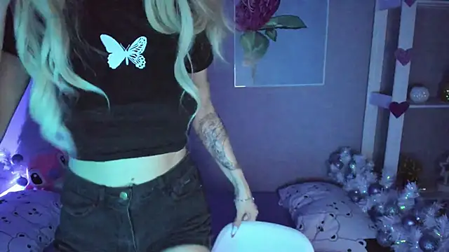 Snapshot of AnneTenet chatting on 12-18-24, 05:15 AnneTenet online show from 12-18-24, 05:15