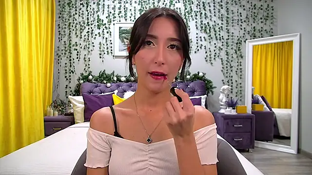 Snapshot of NicoleLimp chatting on 12-19-24, 04:13 NicoleLimp online show from 12-19-24, 04:13