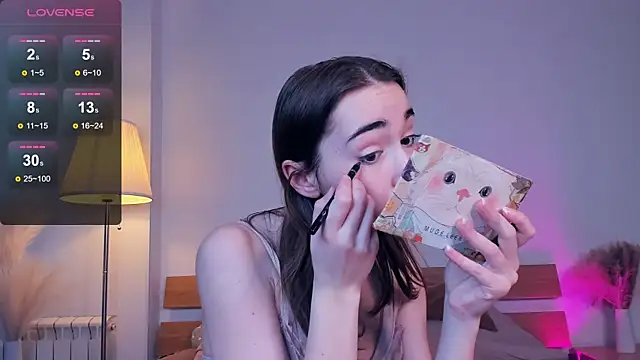 Snapshot of PollyBeev chatting on 02-13-25, 11:17 PollyBeev online show from 02-13-25, 11:17