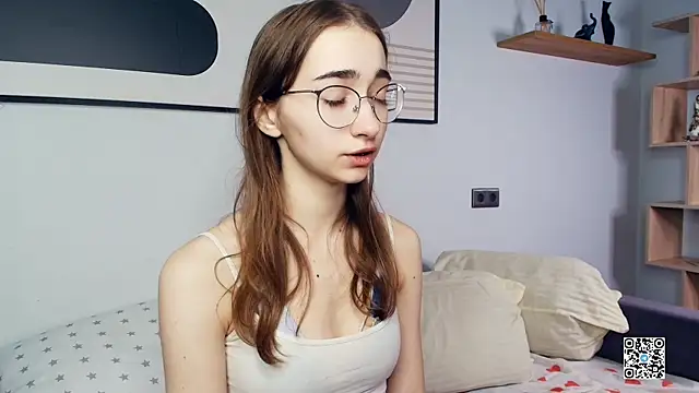 Snapshot of PollyBeev chatting on 10-22-25, 07:30 PollyBeev online show from 10-22-25, 07:30