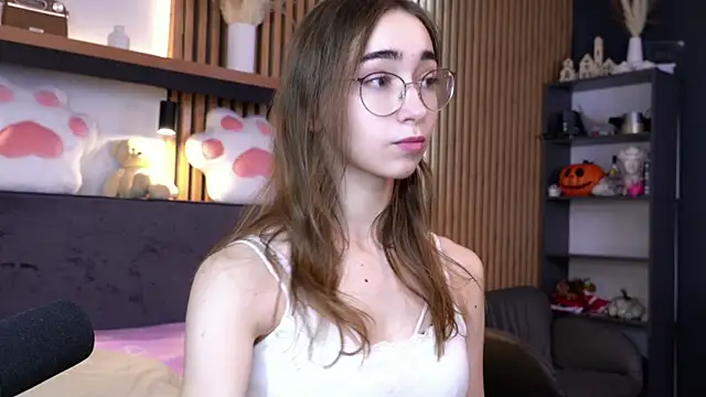 Snapshot of PollyBeev chatting on 11-07-25, 07:30 PollyBeev online show from 11-07-25, 07:30