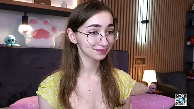 Snapshot of PollyBeev chatting on 11-08-25, 06:46 PollyBeev online show from 11-08-25, 06:46