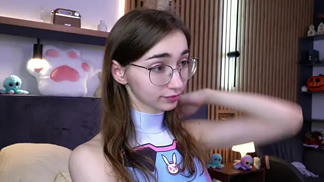 Snapshot of PollyBeev chatting on 11-13-25, 07:29 PollyBeev online show from 11-13-25, 07:29