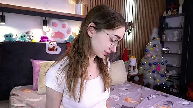 Snapshot of PollyBeev chatting on 11-29-25, 07:22 PollyBeev online show from 11-29-25, 07:22