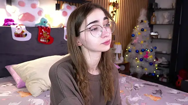 Snapshot of PollyBeev chatting on 11-30-25, 08:18 PollyBeev online show from 11-30-25, 08:18