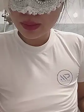 Snapshot of girldam95 chatting on 07-14-26, 12:11 girldam95 online show from 07-14-26, 12:11