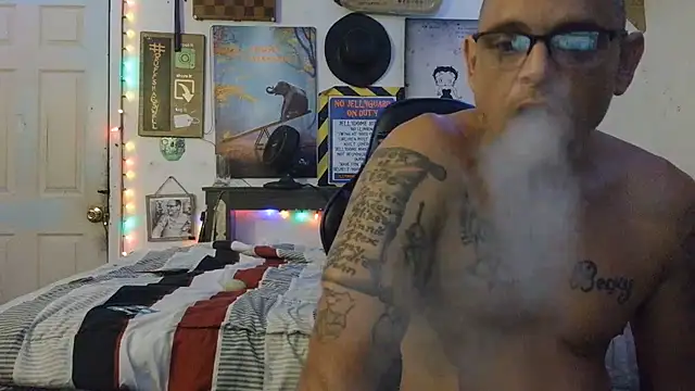 Snapshot of Buffshagswell chatting on 06-27-26, 05:18 Buffshagswell online show from 06-27-26, 05:18
