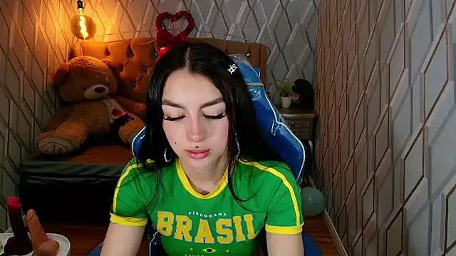 Snapshot of Angelchristix chatting on 02-04-26, 02:45 Angelchristix online show from 02-04-26, 02:45