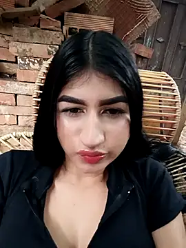 Snapshot of Julix_A chatting on 12-20-25, 01:07 Julix A online show from 12-20-25, 01:07