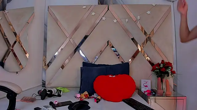 ninaht online show from 11-12-25, 08:52