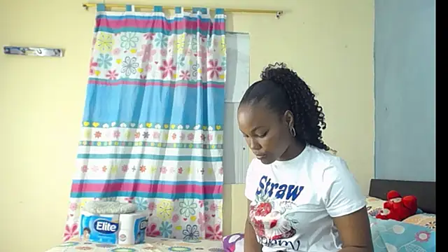 Snapshot of Madison__12 chatting on 02-13-25, 02:12 Madison 12 online show from 02-13-25, 02:12