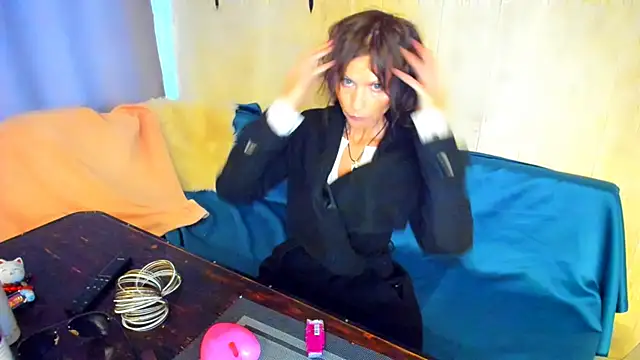 Snapshot of Elizabe_th chatting on 06-24-26, 01:37 Elizabe th online show from 06-24-26, 01:37