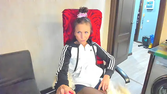 Snapshot of Elizabe_th chatting on 07-24-26, 01:36 Elizabe th online show from 07-24-26, 01:36