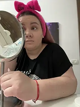 MelanieBrownn online show from 12-18-24, 02:32