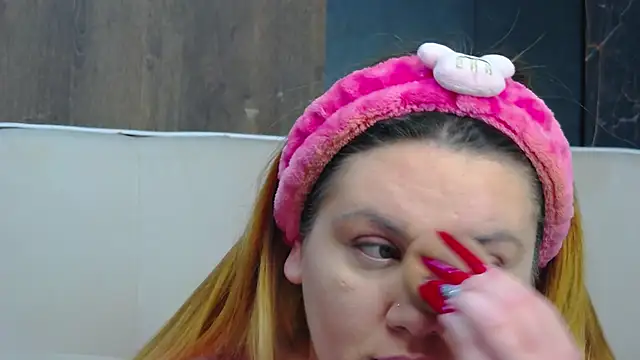 MelanieBrownn online show from 12-17-25, 06:41