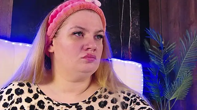 MelanieBrownn online show from 04-16-26, 04:57