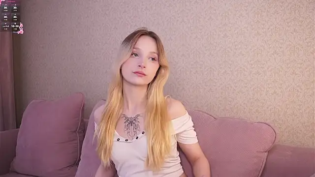 Snapshot of Naughty__Couplles chatting on 09-20-25, 03:29 Naughty Couplles online show from 09-20-25, 03:29