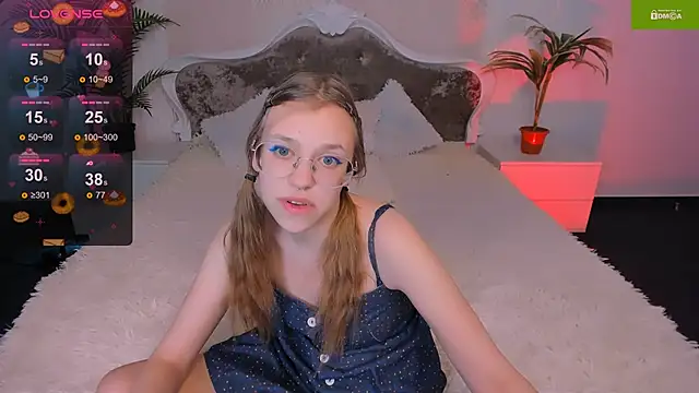 LayriantaVee online show from 01-13-25, 01:49