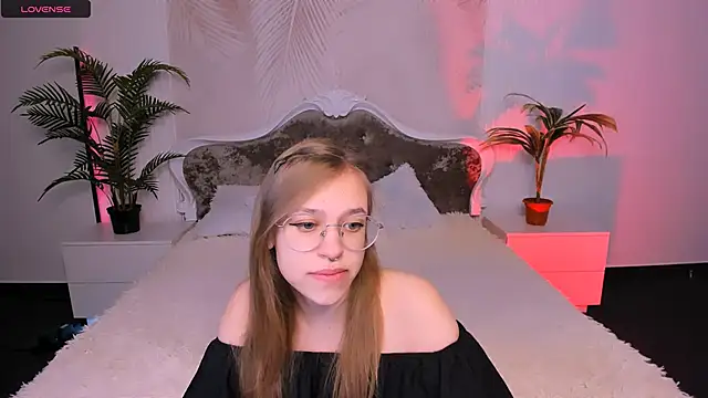 LayriantaVee online show from 01-15-25, 07:05