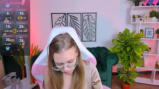 LayriantaVee online show from 01-19-25, 07:04