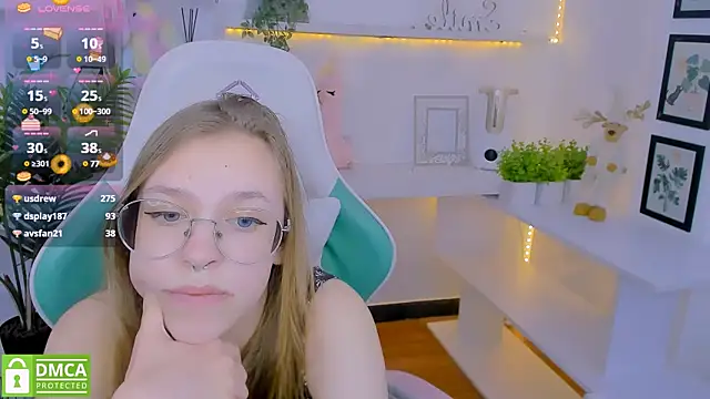 LayriantaVee online show from 01-29-25, 01:07