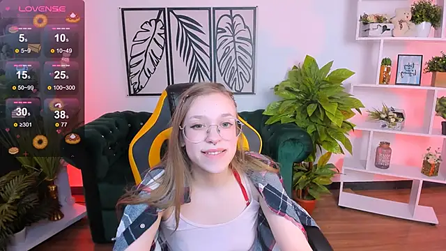 LayriantaVee online show from 02-23-25, 01:21