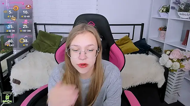 LayriantaVee online show from 09-17-25, 06:04