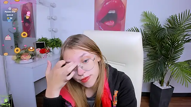 LayriantaVee online show from 09-28-25, 06:19