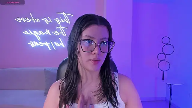 Snapshot of AmberFarrell chatting on 06-20-26, 08:11 AmberFarrell online show from 06-20-26, 08:11