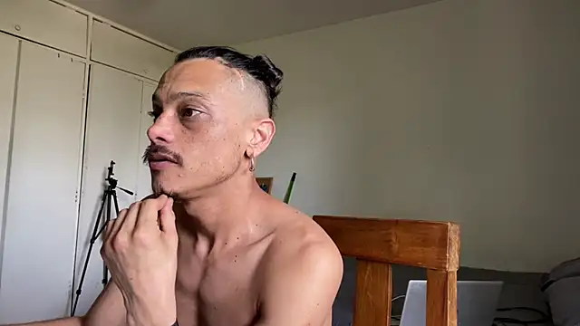 Snapshot of villanocat chatting on 12-10-24, 04:38 villanocat online show from 12-10-24, 04:38