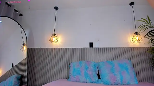Snapshot of valentina_lux chatting on 06-18-26, 07:18 valentina lux online show from 06-18-26, 07:18