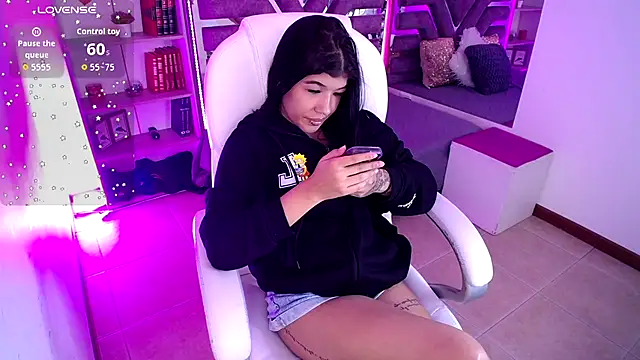 AliceWalker 11 online show from 09-09-25, 08:08