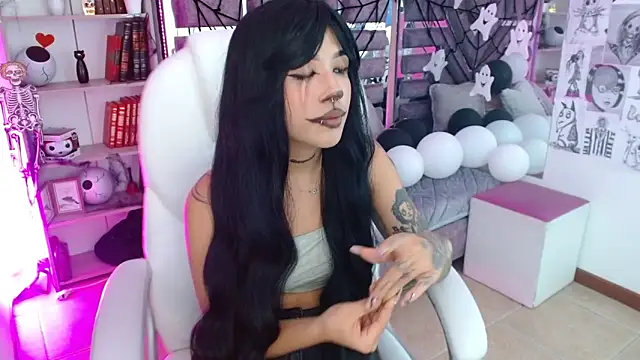 AliceWalker 11 online show from 10-28-25, 08:22