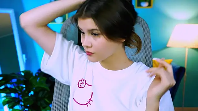 EvaThopson online show from 10-14-25, 12:06