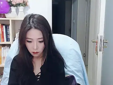 Snapshot of SuSushi728 chatting on 02-14-26, 04:37 SuSushi728 online show from 02-14-26, 04:37