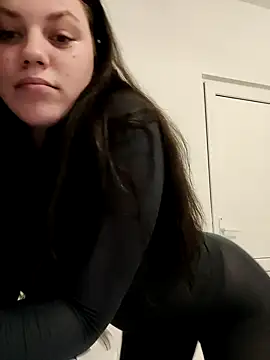 Snapshot of leeya_lee chatting on 01-18-25, 10:06 leeya lee online show from 01-18-25, 10:06