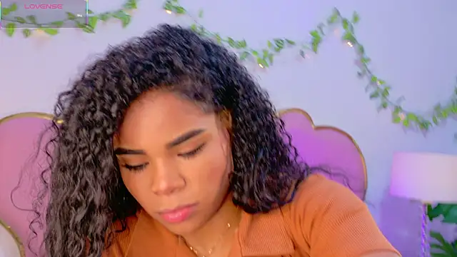 NahiaraReina online show from 12-16-25, 02:44