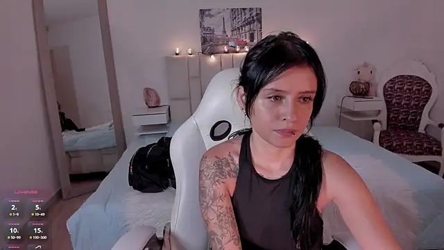 Snapshot of yenny_garcia chatting on 03-31-26, 06:30 yenny garcia online show from 03-31-26, 06:30