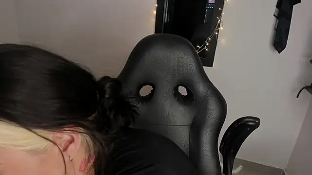 AnnikaMerliahh  online show from 01-14-26, 12:33