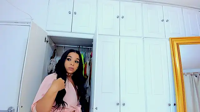 EileenBenzon online show from 01-26-25, 03:27